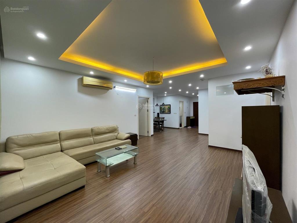 Căn đẹp hiếm tại new skyline văn quán 135m², 3pn, 2vs.  0983 451 ***
