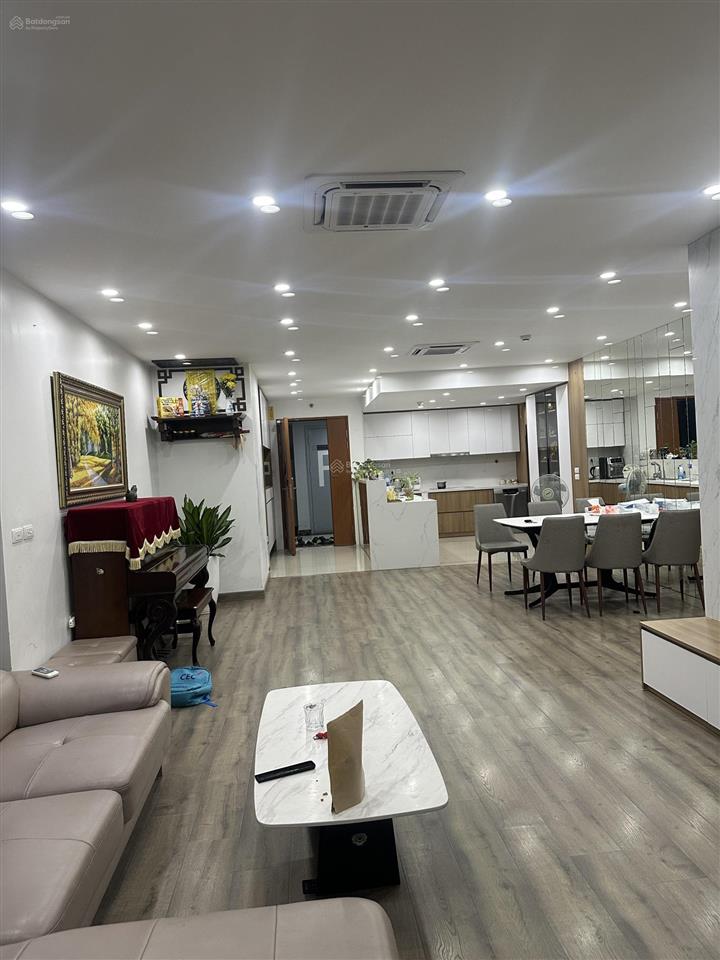 Bán căn góc tháp b đẹp tòa  view hồ ngắm pháo hoa  new skyline văn quán. 0983 451 ***