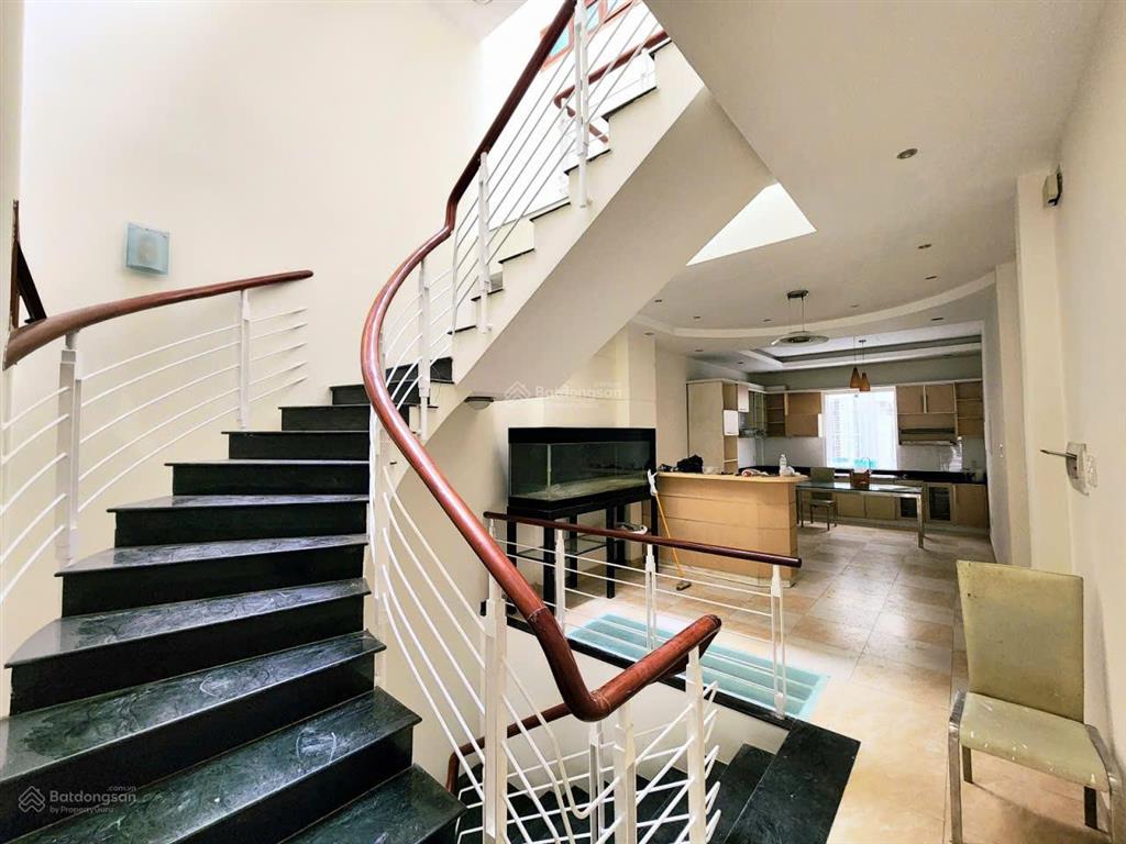 Siêu phẩm mtkd nguyễn gia trí (d2), p. thạnh mỹ tây. 4 tầng mới. dt 4x20m (80m2) giá tốt