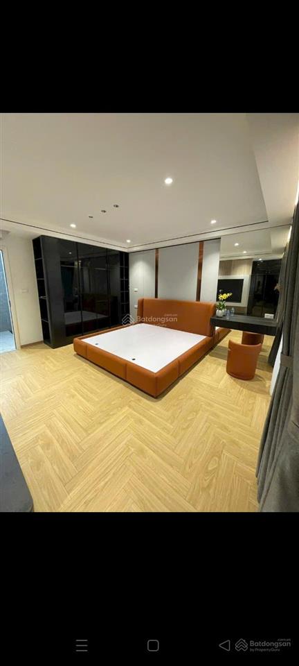 Bán nhà mặt phố vị trí đắc địa phố tây hồ