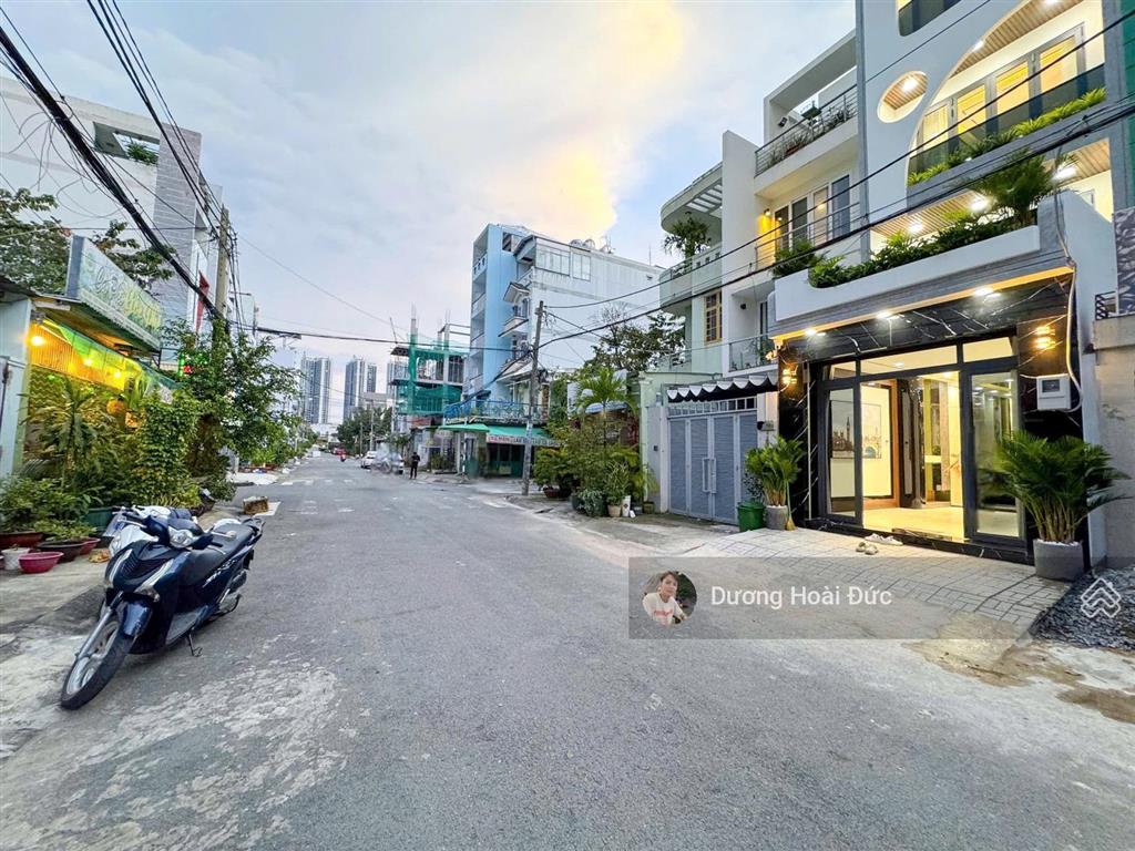 Nhà 3 lầu thang máy mặt tiền kinh doanh đường số 9m  khu cư xá ngân hàng  quận 7