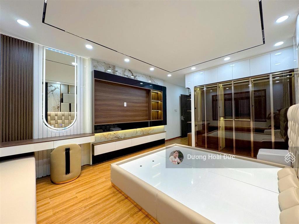 Nhà 3 lầu thang máy mặt tiền kinh doanh đường số 9m  khu cư xá ngân hàng  quận 7
