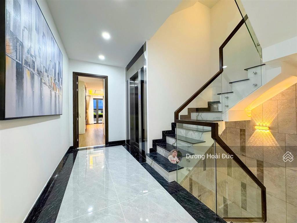 Nhà 3 lầu thang máy mặt tiền kinh doanh đường số 9m  khu cư xá ngân hàng  quận 7