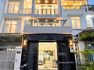 Nhà phố 2 lầu full nội thất mặt tiền đường số  p. tân quy  quận 7  có thang máy
