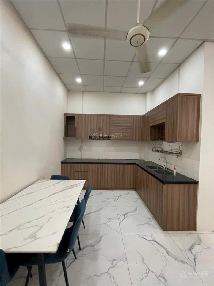 Cho thuê nhà nguyên căn đường số lâm văn bền p.bình thuận quận 7  diện tích 5x22m