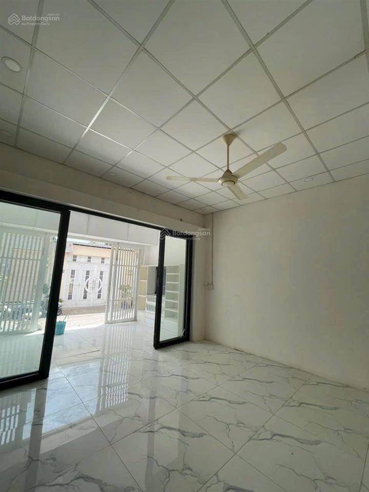 Cho thuê nhà nguyên căn đường số lâm văn bền p.bình thuận quận 7  diện tích 5x22m
