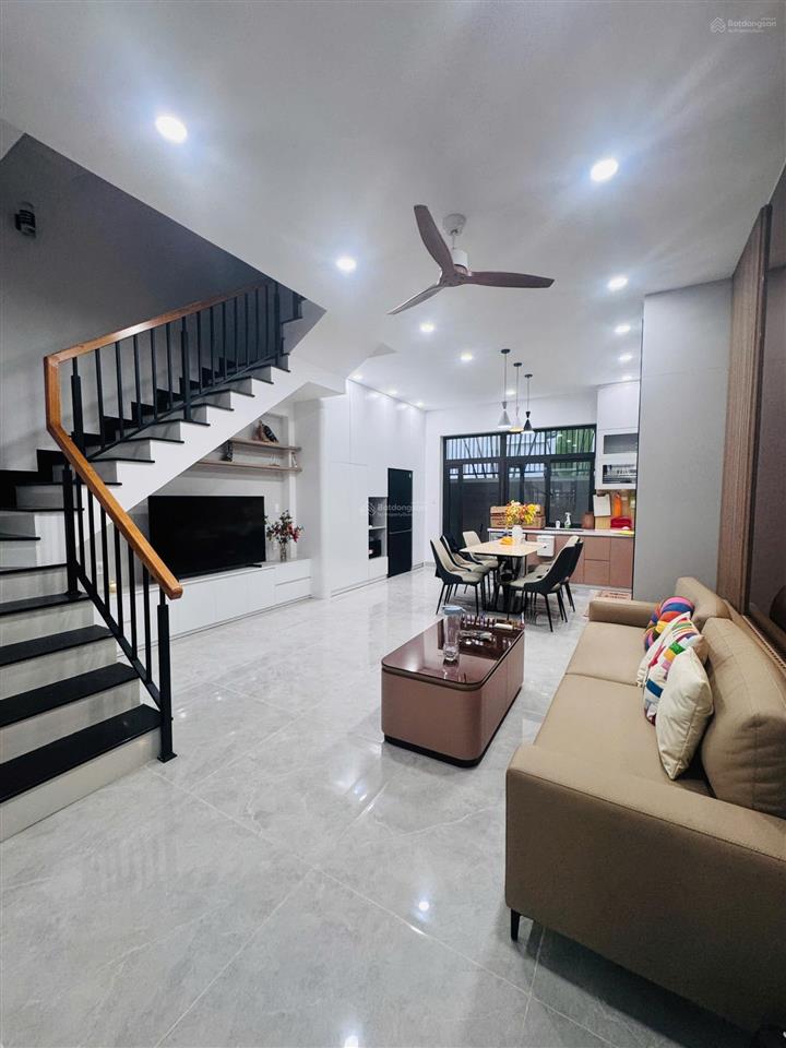 Kẹt tiền cần bán nhà mới hoàn thiện full nội thất, có sổ