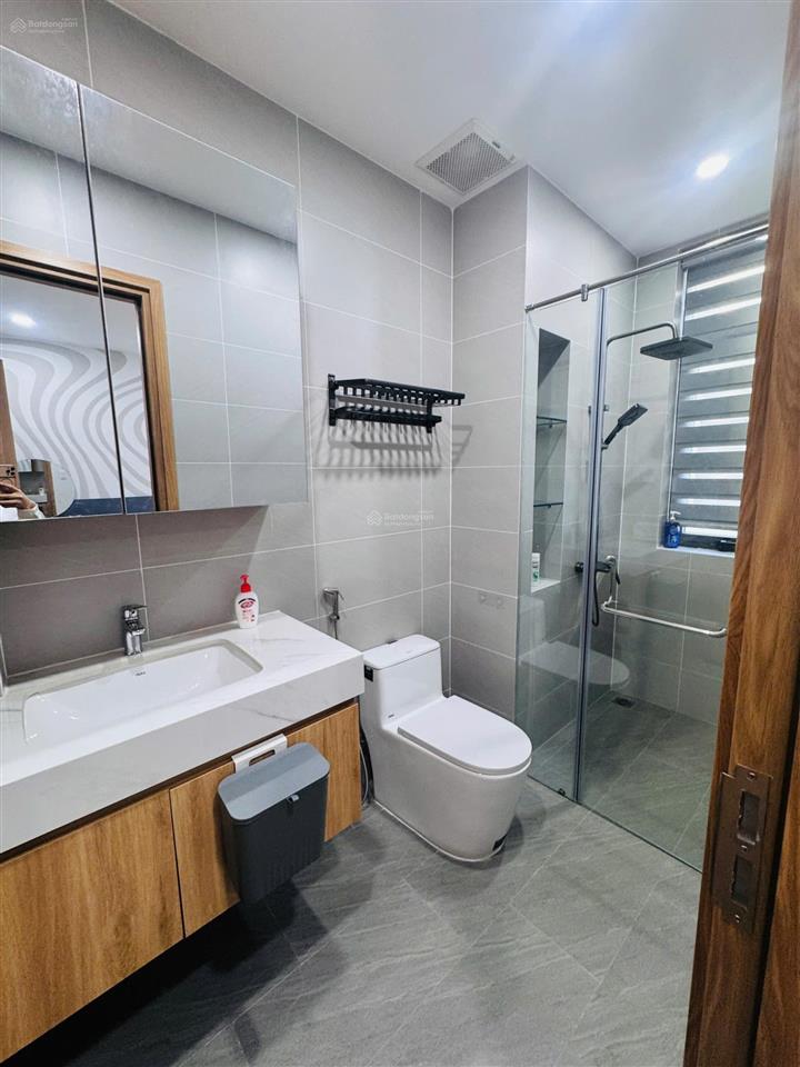 Kẹt tiền cần bán nhà mới hoàn thiện full nội thất, có sổ