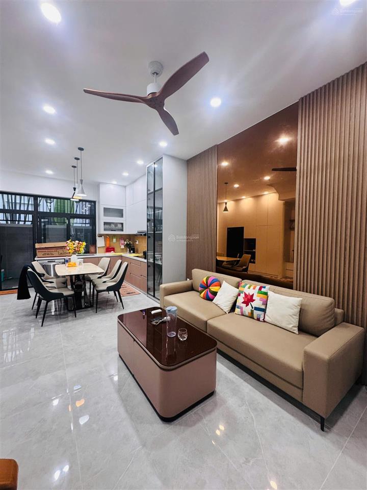 Kẹt tiền cần bán nhà mới hoàn thiện full nội thất, có sổ