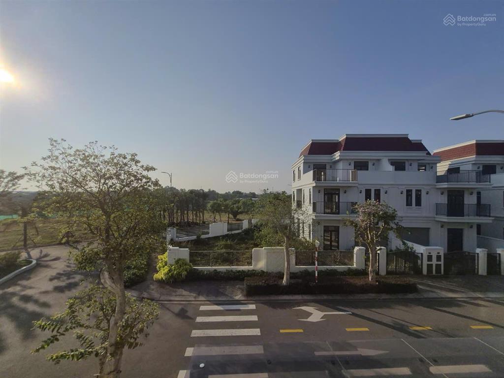 Bán 21,7 tỷ biệt thự đơn lập 2 mặt tiền view công viên, đã có sổ, giá tốt đầu tư.