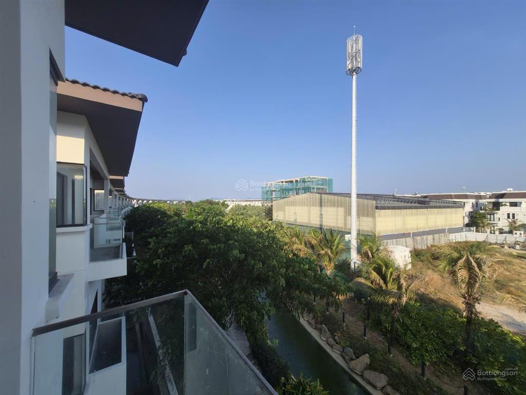 Bán 21,7 tỷ biệt thự đơn lập 2 mặt tiền view công viên, đã có sổ, giá tốt đầu tư.