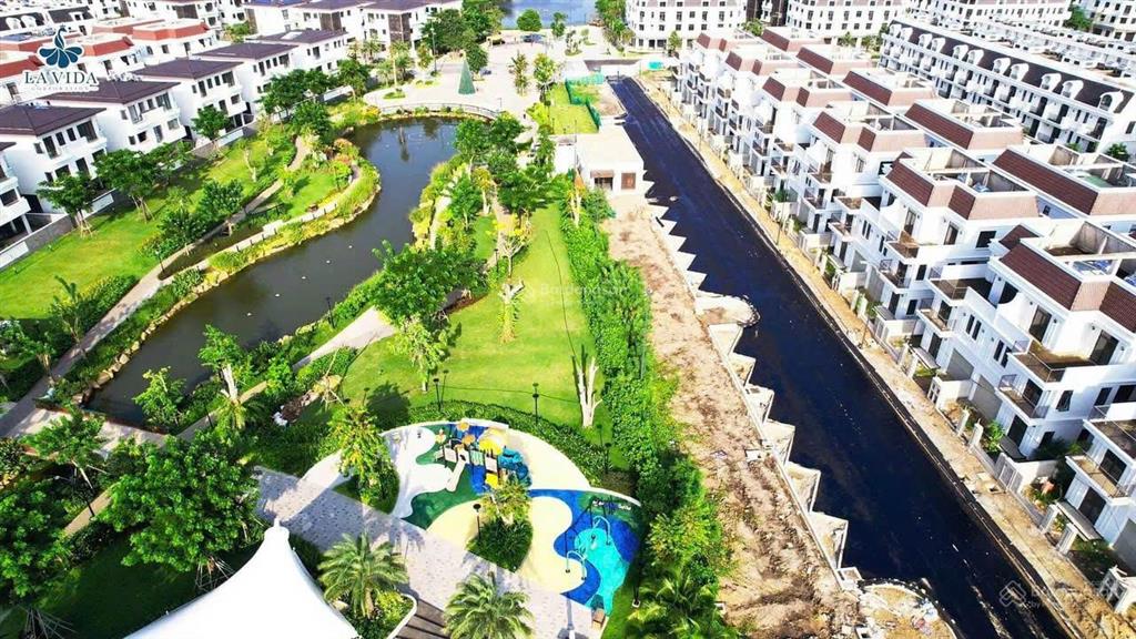 Bán căn gốc 8x17,5 đã có sổ hồng, dt 140,7m. 11,5tỷ