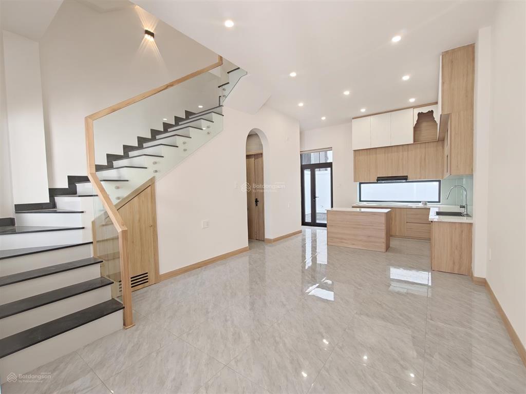 Bán căn gốc 8x17,5 đã có sổ hồng, dt 140,7m. 11,5tỷ