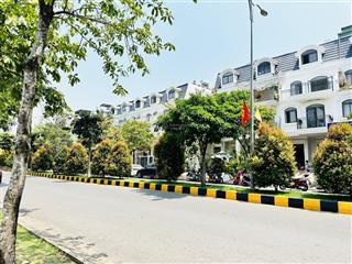 Chủ gửi bán 3 căn np view trực diện hồ 3,6ha, lake view city, quận 2. dt  5x20m. giá  26 tỷ