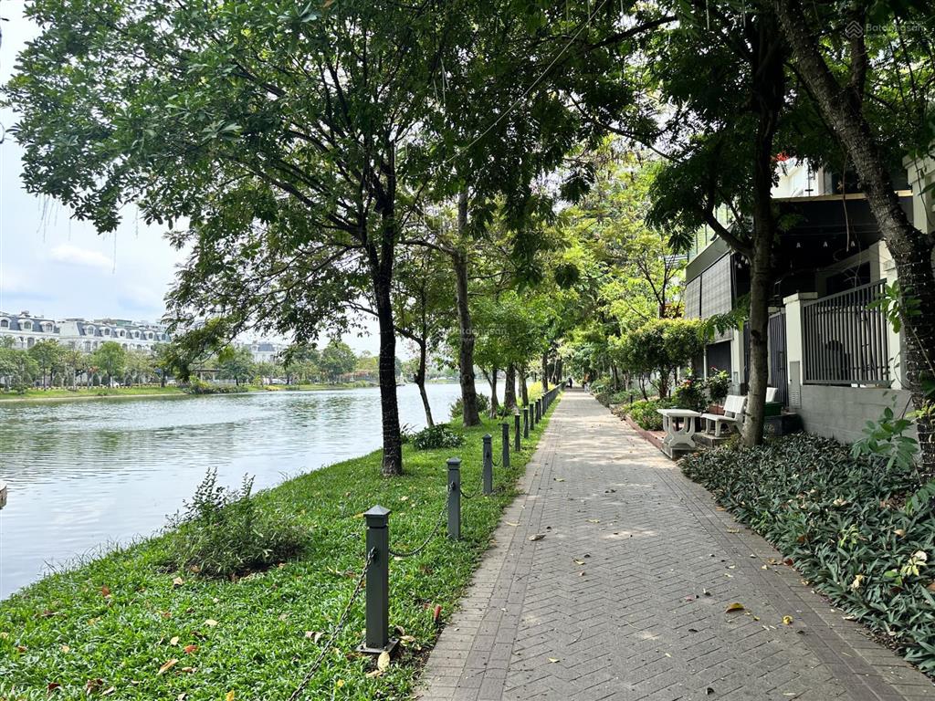 Bán bt hồ lake view city 8x22m, view hồ 3,6ha, 2 mặt tiền trước sau. giá  45 tỷ .   0908 389 ***