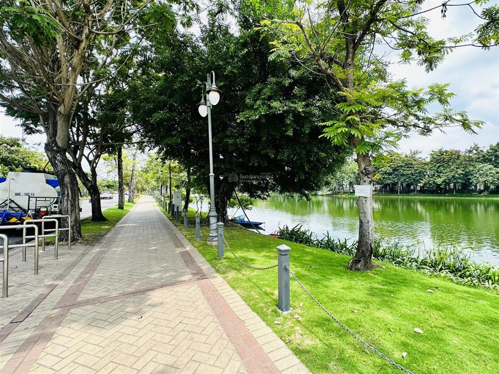 Bán bt hồ lake view city 8x22m, view hồ 3,6ha, 2 mặt tiền trước sau. giá  45 tỷ .   0908 389 ***