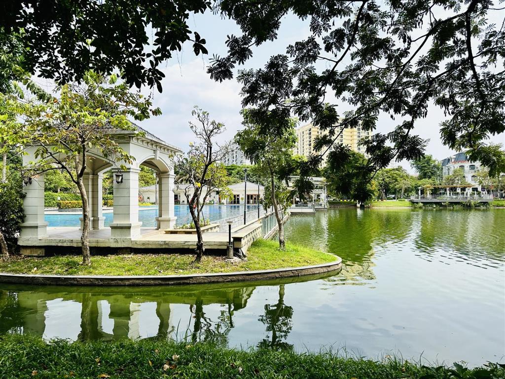 Bán bt hồ lake view city 8x22m, view hồ 3,6ha, 2 mặt tiền trước sau. giá  45 tỷ .   0908 389 ***