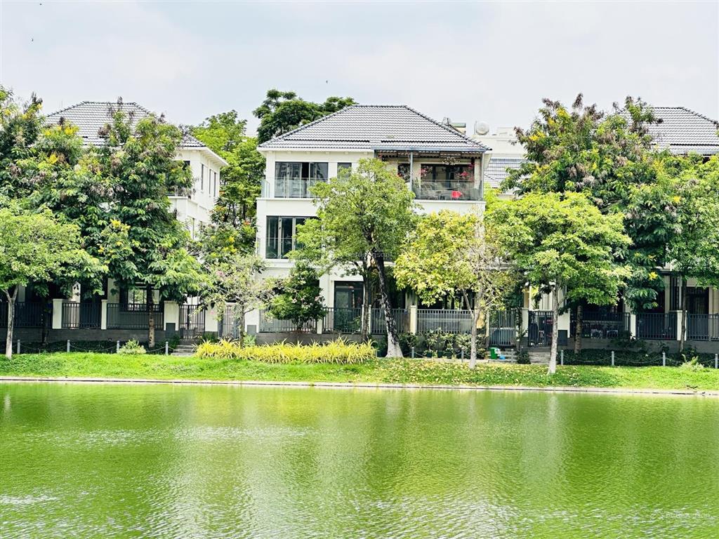 Cho thuê gấp bt hồ tại lake view city. 8x22m, trệt + 2 lầu. giá  25tr/ tháng