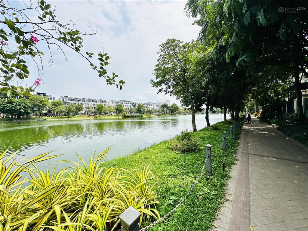 Cho thuê gấp bt hồ tại lake view city. 8x22m, trệt + 2 lầu. giá  25tr/ tháng