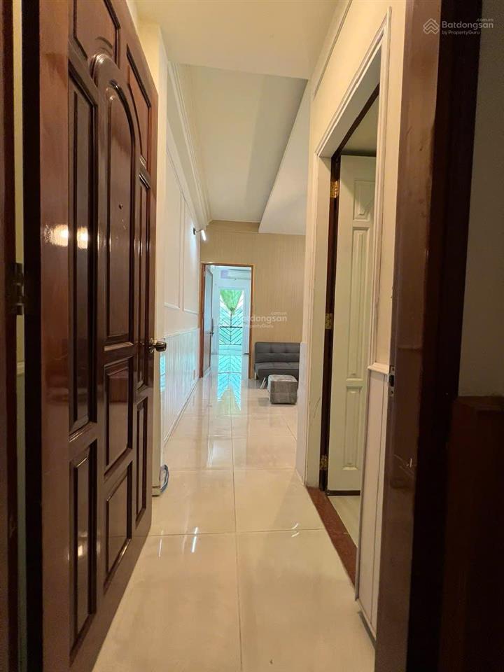 Cho thuê phòng full nội thất 52m2 mặt tiền trường sa, có ban công view kênh nước.