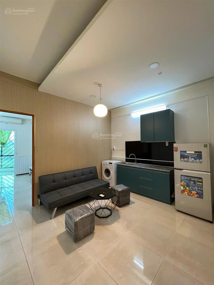 Cho thuê phòng full nội thất 52m2 mặt tiền trường sa, có ban công view kênh nước.