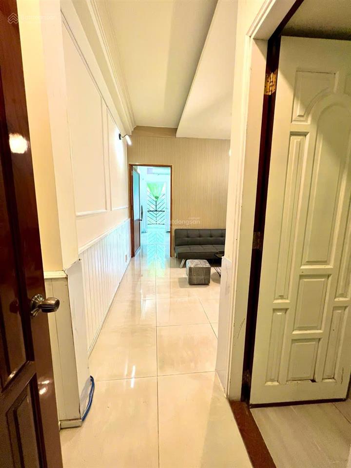 Cho thuê phòng full nội thất 52m2 mặt tiền trường sa, có ban công view kênh nước.