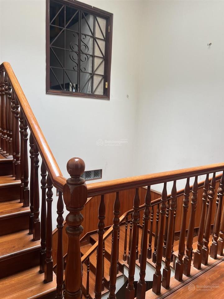 Cho thuê phòng full nội thất 52m2 mặt tiền trường sa, có ban công view kênh nước.