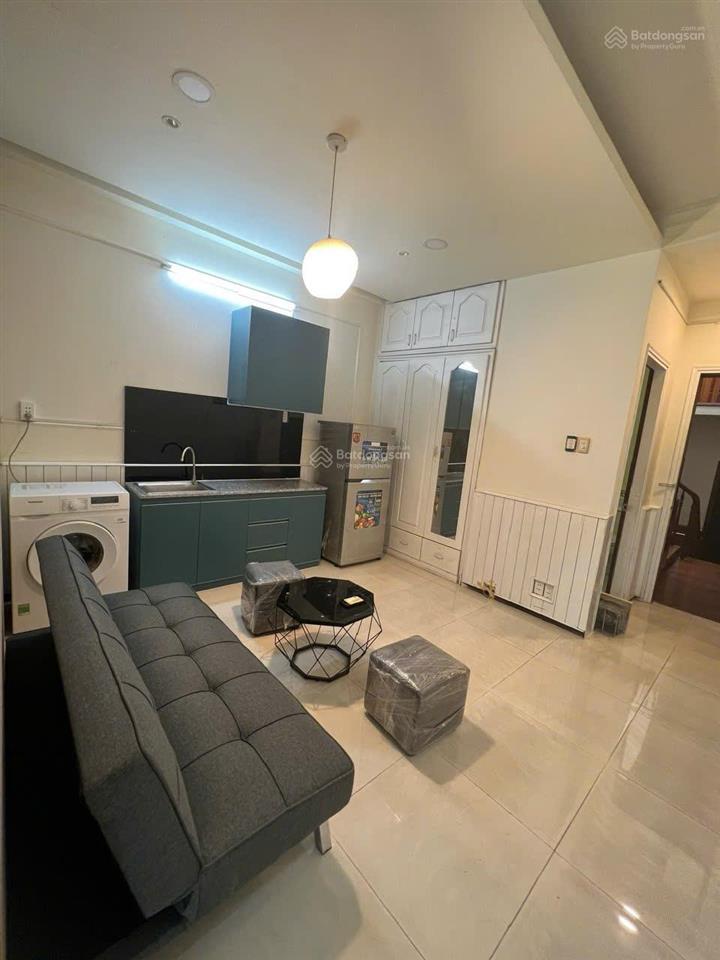 Cho thuê phòng full nội thất 52m2 mặt tiền trường sa, có ban công view kênh nước.