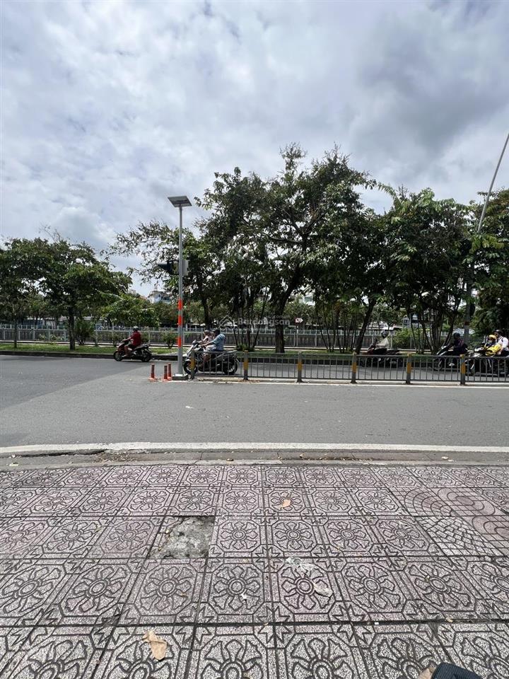 Cho thuê phòng nội thất cơ bản, diện tích 28m2 mặt tiền đường trường sa. giá thuê 5,5 triệu