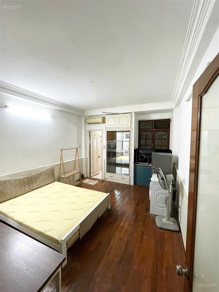 Cho thuê phòng nội thất cơ bản, diện tích 28m2 mặt tiền đường trường sa. giá thuê 5,5 triệu