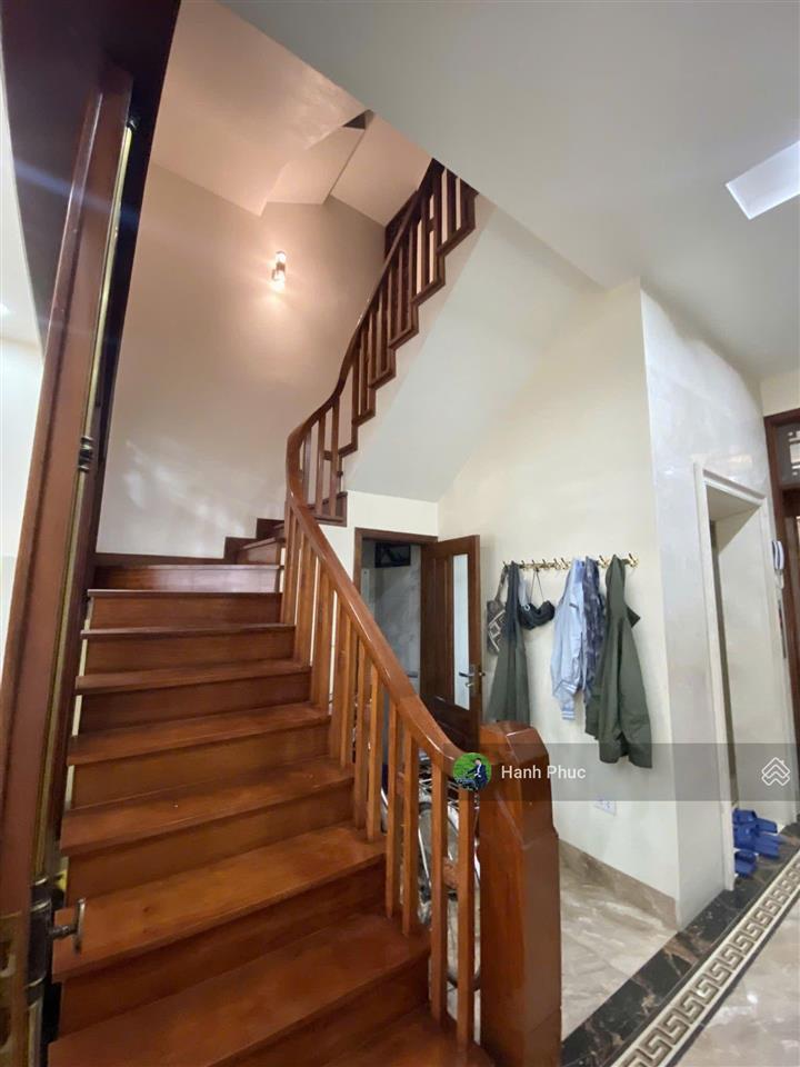Cho thuê biệt thự tại khu đô thị linh đàm. diện tích 230m2, mặt tiền 14m, thiết kế 04 tầng. khu vip