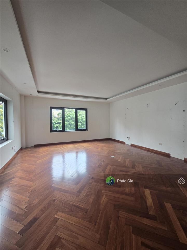 Cho thuê căn biệt thự góc nổi bật linh đàm. diện tích 327.5m2, 05 tầng, mt 25m