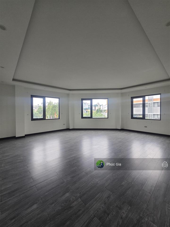 Cho thuê căn biệt thự góc nổi bật linh đàm. diện tích 327.5m2, 05 tầng, mt 25m