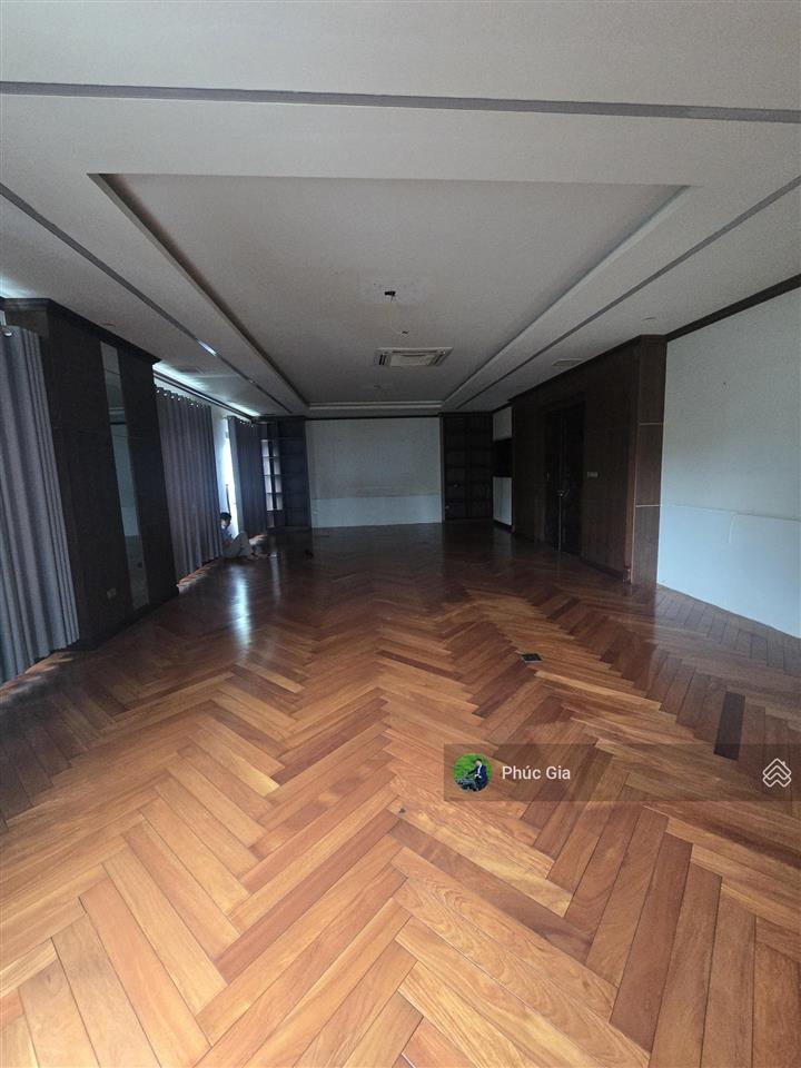 Cho thuê căn biệt thự góc nổi bật linh đàm. diện tích 327.5m2, 05 tầng, mt 25m