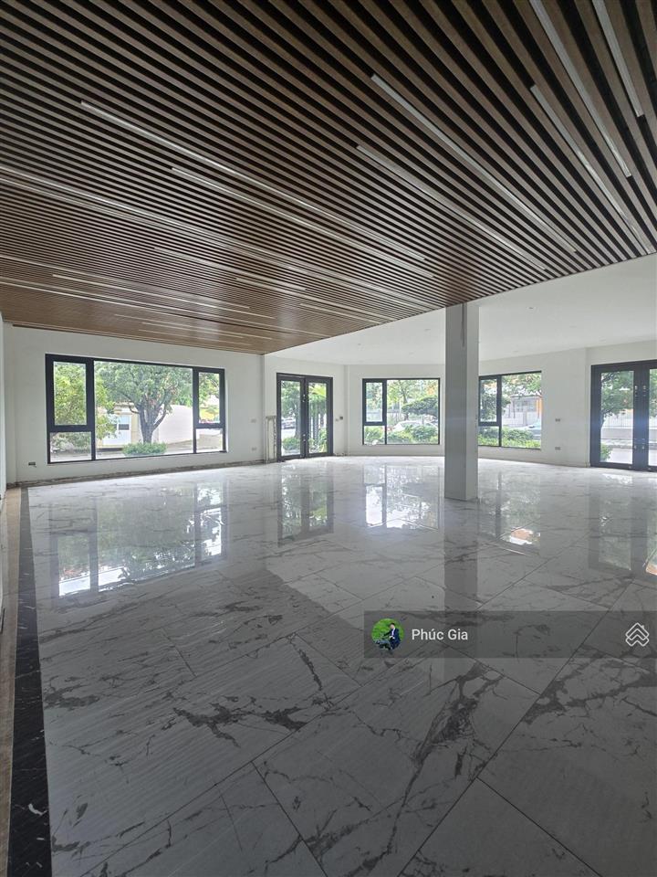 Cho thuê căn biệt thự góc nổi bật linh đàm. diện tích 327.5m2, 05 tầng, mt 25m