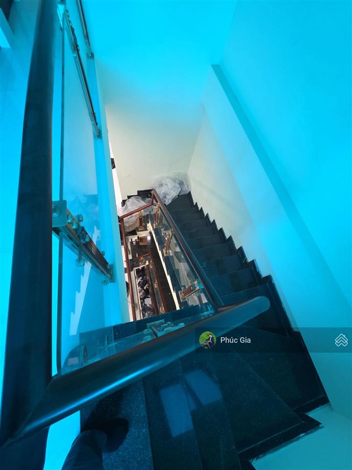 Nhà liền kề mới có thang máy khu linh đàm. diện tích 90m2, 05 tầng, đủ điều hòa, cho thuê lâu dài
