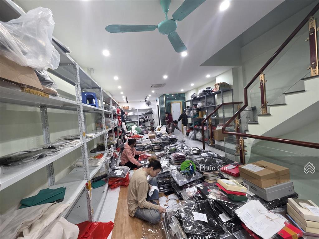 Nhà liền kề mới có thang máy khu linh đàm. diện tích 90m2, 05 tầng, đủ điều hòa, cho thuê lâu dài