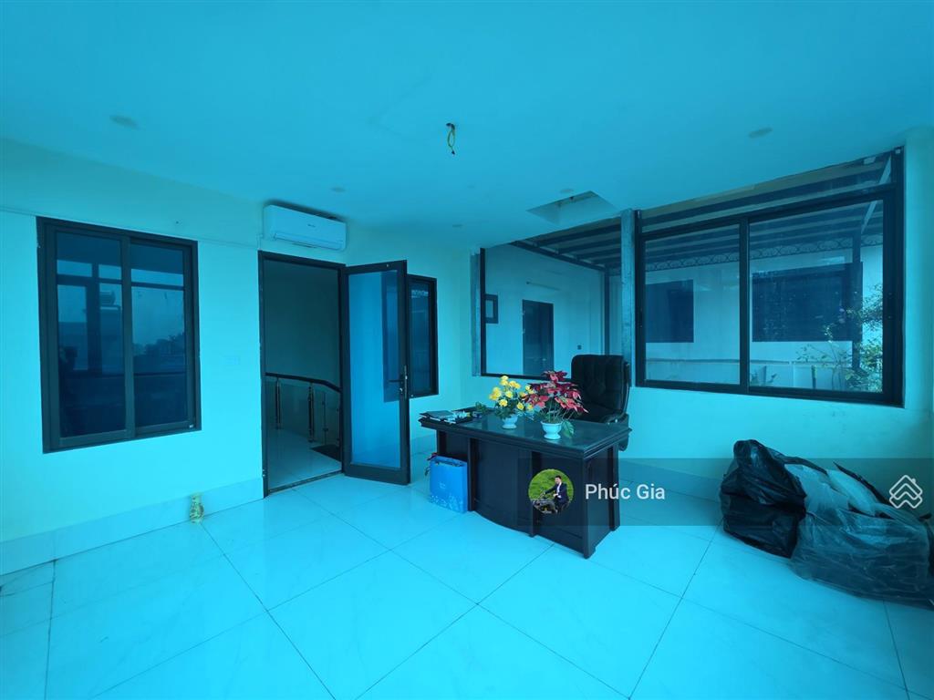 Nhà liền kề mới có thang máy khu linh đàm. diện tích 90m2, 05 tầng, đủ điều hòa, cho thuê lâu dài