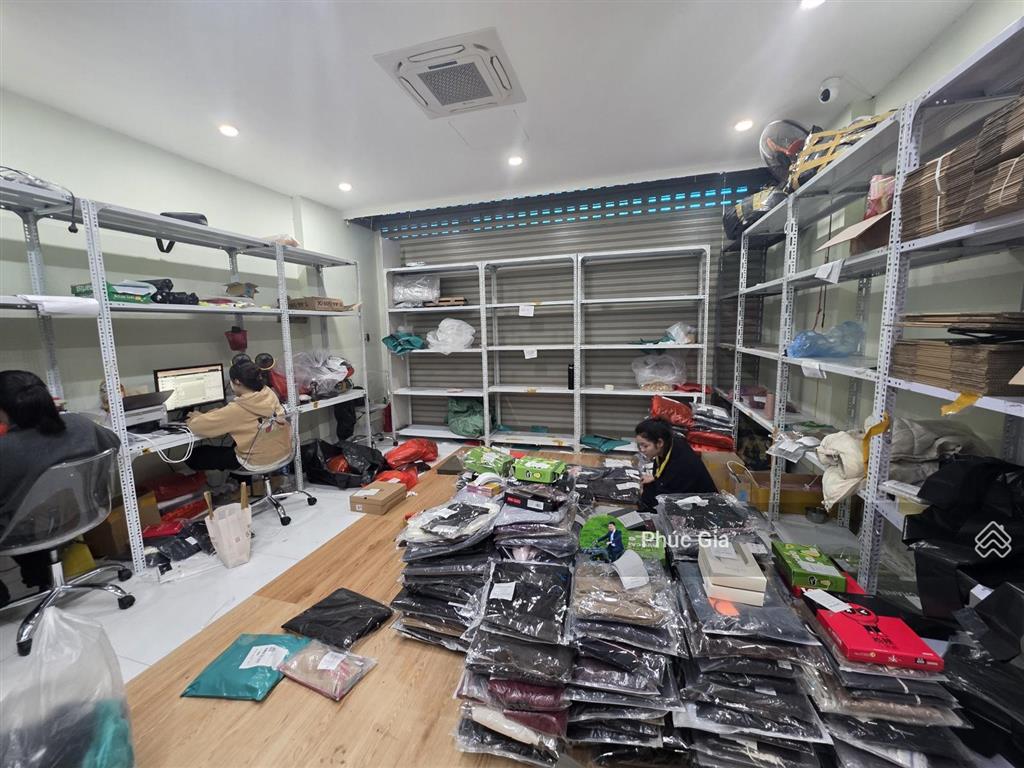 Nhà liền kề mới có thang máy khu linh đàm. diện tích 90m2, 05 tầng, đủ điều hòa, cho thuê lâu dài