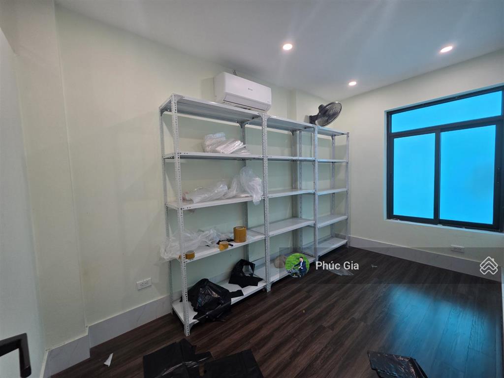 Nhà liền kề mới có thang máy khu linh đàm. diện tích 90m2, 05 tầng, đủ điều hòa, cho thuê lâu dài