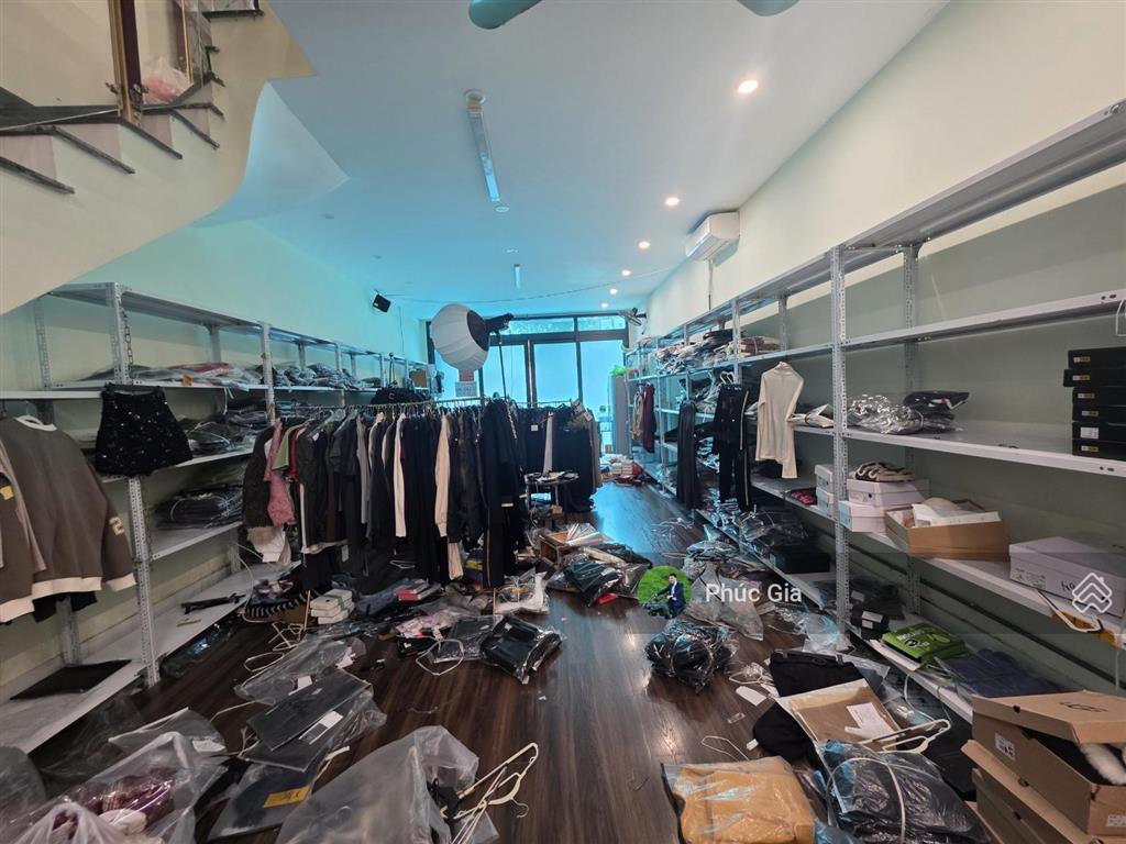 Nhà liền kề mới có thang máy khu linh đàm. diện tích 90m2, 05 tầng, đủ điều hòa, cho thuê lâu dài