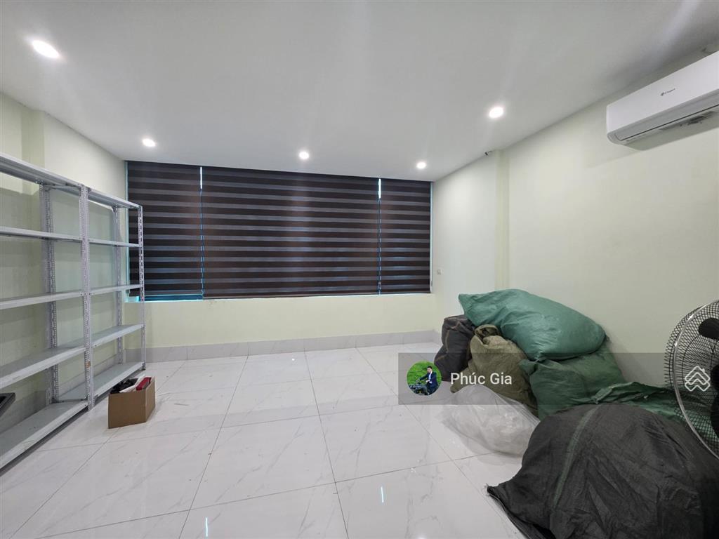 Nhà liền kề mới có thang máy khu linh đàm. diện tích 90m2, 05 tầng, đủ điều hòa, cho thuê lâu dài