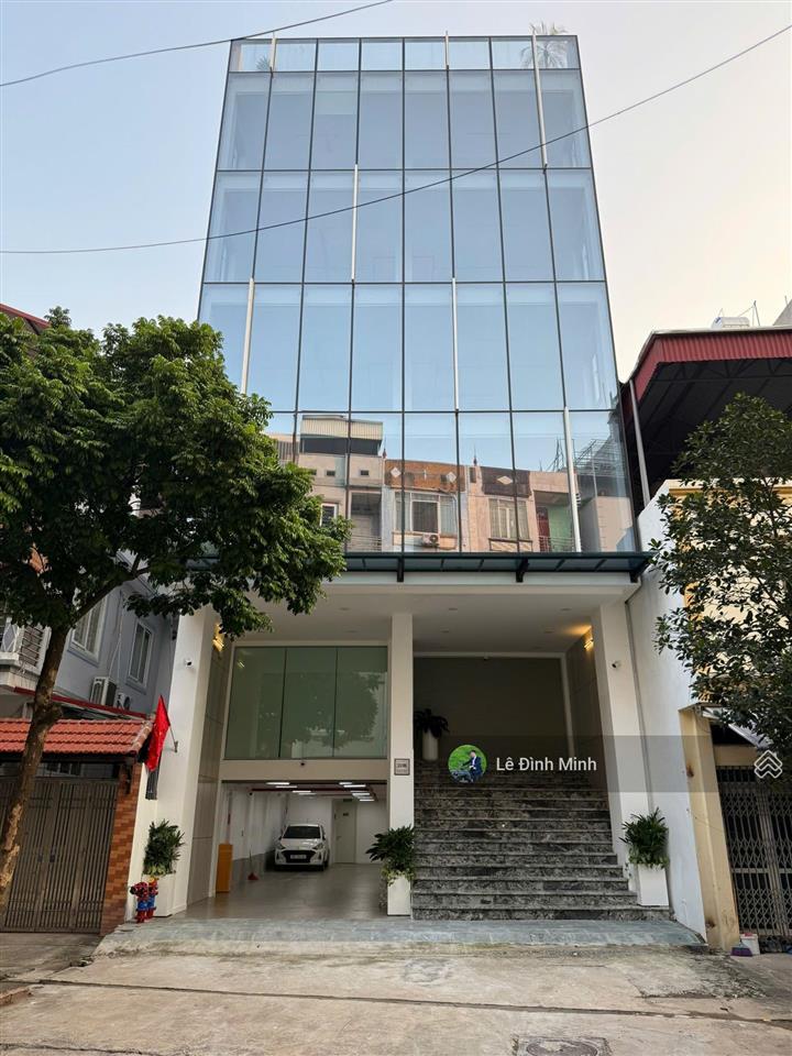 Tòa nhà vip đạt tiêu chuẩn cao cấp mới hoàn thiện. diện tích 220m2/sàn, 06 tầng, mt 10m, pccc đủ.