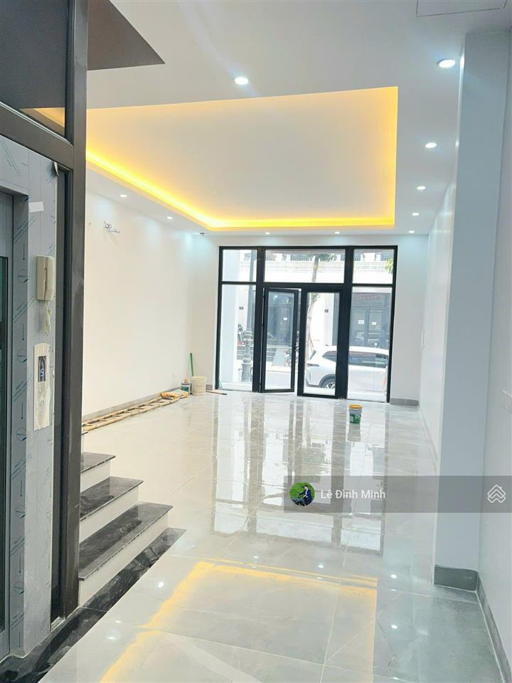 Tòa nổi bật phố. góc gần 30m mặt tiền, 180m2/sàn, 08 tầng, nghiệm thu pccc, thang máy, đh âm trần