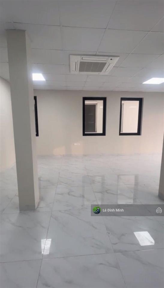 Tòa nhà mới hoàn thiện đẹp. dt 120m2, mặt tiền 08m, 05 tầng, thang máy, điều hòa âm trần full