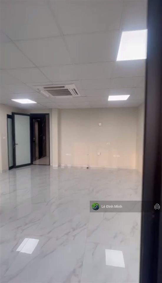 Tòa nhà mới hoàn thiện đẹp. dt 120m2, mặt tiền 08m, 05 tầng, thang máy, điều hòa âm trần full