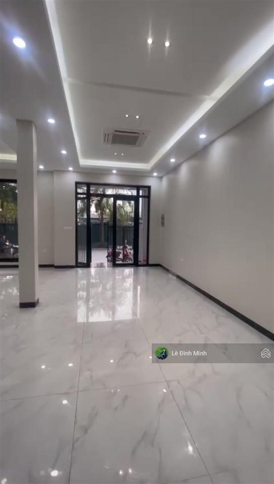 Tòa nhà mới hoàn thiện đẹp. dt 120m2, mặt tiền 08m, 05 tầng, thang máy, điều hòa âm trần full