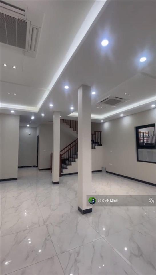 Tòa nhà mới hoàn thiện đẹp. dt 120m2, mặt tiền 08m, 05 tầng, thang máy, điều hòa âm trần full