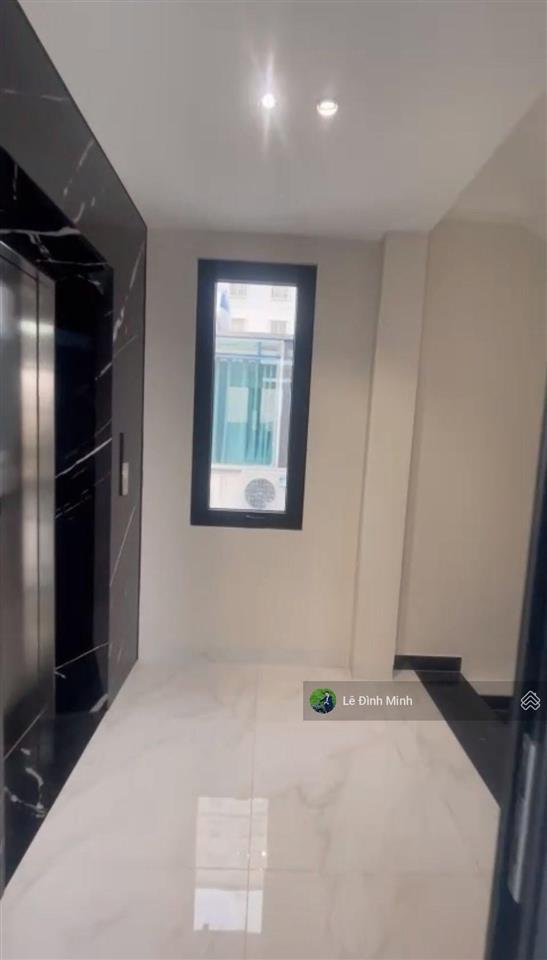 Tòa nhà mới hoàn thiện đẹp. dt 120m2, mặt tiền 08m, 05 tầng, thang máy, điều hòa âm trần full