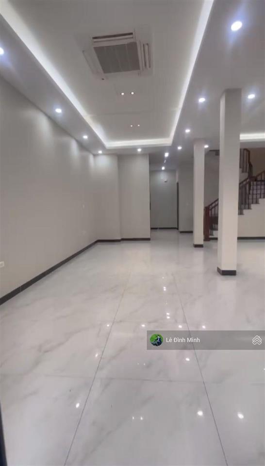 Tòa nhà mới hoàn thiện đẹp. dt 120m2, mặt tiền 08m, 05 tầng, thang máy, điều hòa âm trần full